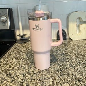 40oz Stanley adventure quencher in pink